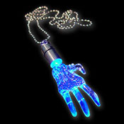 PENDENTIF POWERLIGHT MAIN DE SQUELLETTE BLEUE