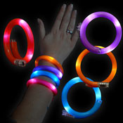 LED WICKELARMBAND ROT-BLAU-ORANGE-LILA sortiert